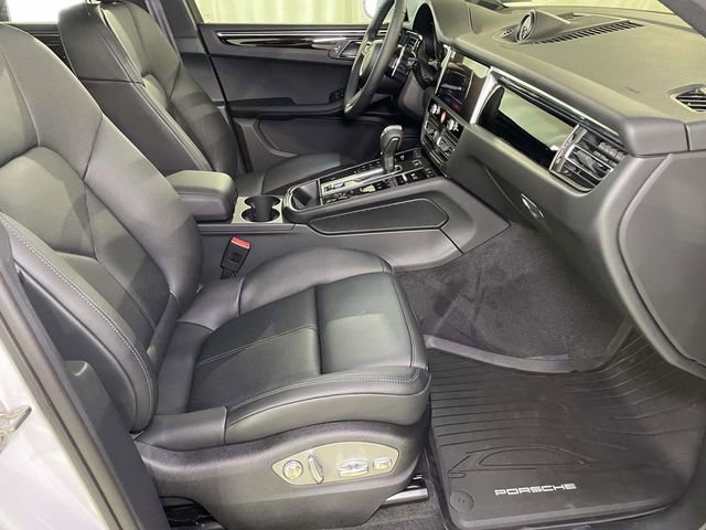 New 2026 Porsche Macan image 23