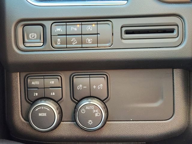 Used 2023 Chevrolet Suburban Z71 w/ Luxury Package image 30