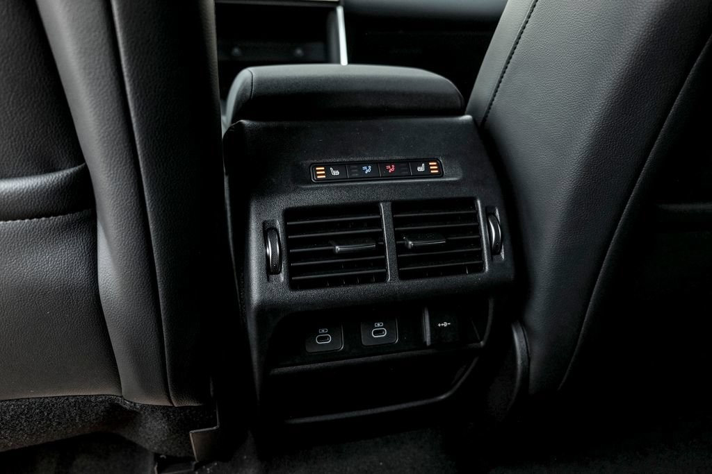 New 2026 Land Rover Discovery Sport Landmark AWD/4WD image 18