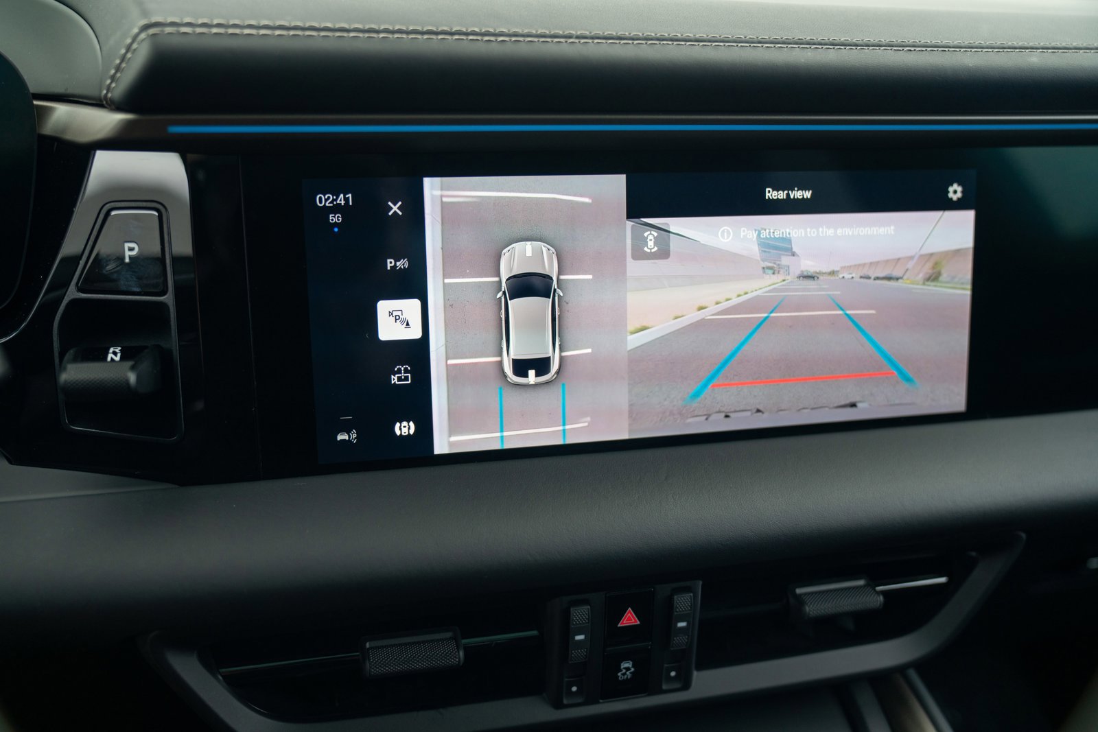 Certified 2025 Porsche Macan Turbo Electric AWD/4WD image 19