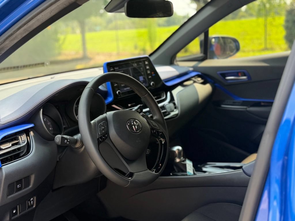 Used 2020 Toyota C-HR XLE FWD image 11