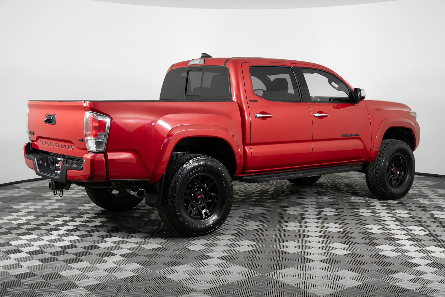 Used 2017 Toyota Tacoma Limited image 8