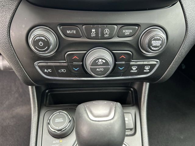 Used 2019 Jeep Cherokee Limited image 21