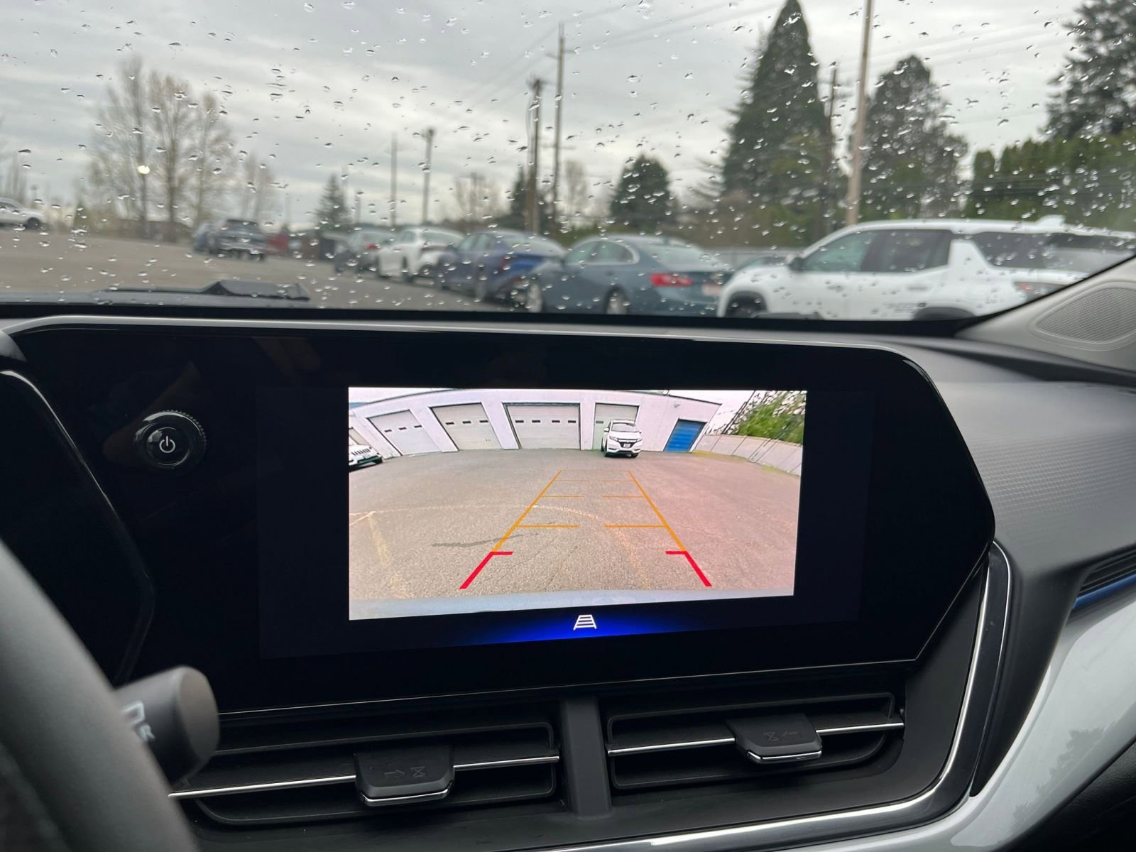 Used 2025 Chevrolet Trax LT FWD image 22
