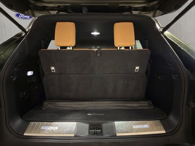 Used 2023 Lexus LX 600 4WD w/ Accessory Package (Z1) image 23