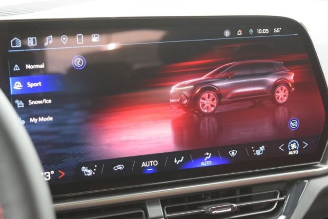 Used 2025 Chevrolet Equinox EV RS image 9