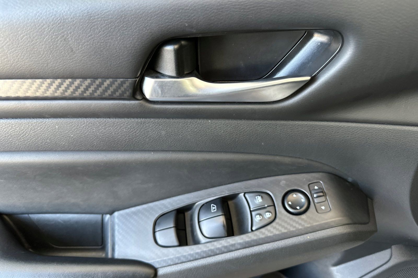 Used 2024 Nissan Altima 2.5 SV FWD image 9