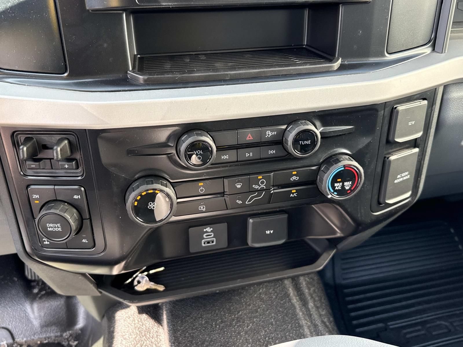 New 2026 Ford F250 XL w/ XL Chrome Package AWD/4WD image 17