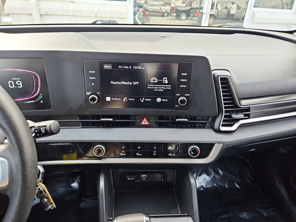 Used 2024 Kia Sportage LX image 16