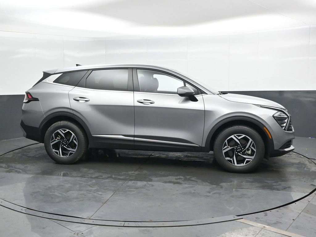 Used 2025 Kia Sportage LX image 5