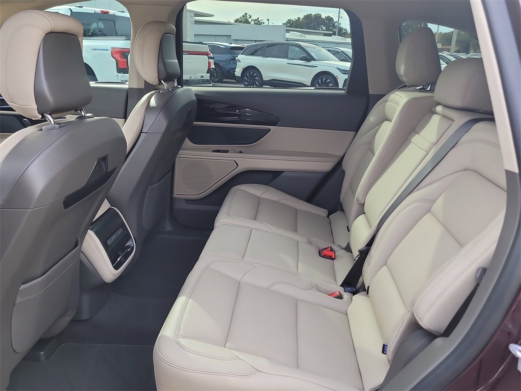 Certified 2025 Lincoln Nautilus Premier image 11