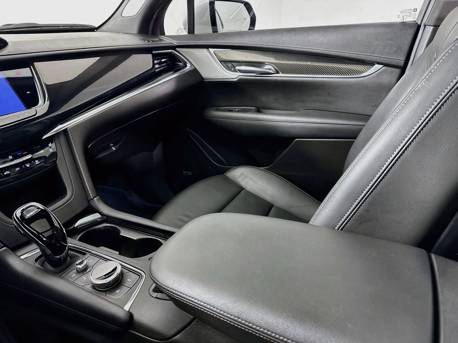 Used 2023 Cadillac XT6 Sport w/ Technology Package AWD/4WD image 26
