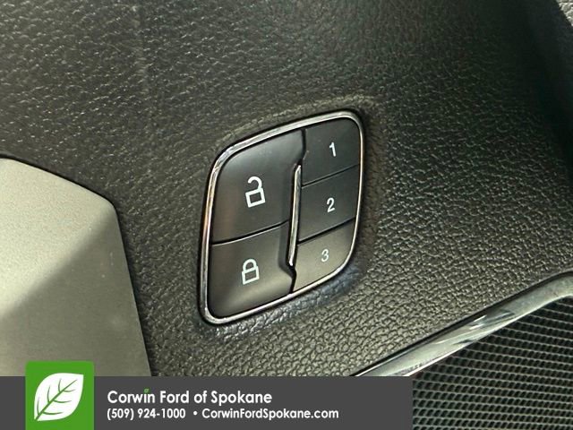 Used 2017 Ford F250 Lariat w/ Lariat Value Package AWD/4WD image 21