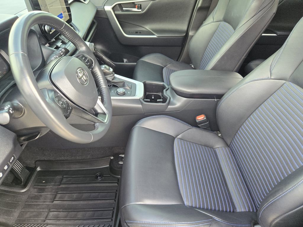 Used 2025 Toyota RAV4 XSE w/ Advanced Technology Package image 15