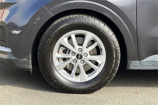 Used 2023 Kia Carnival LX image 34