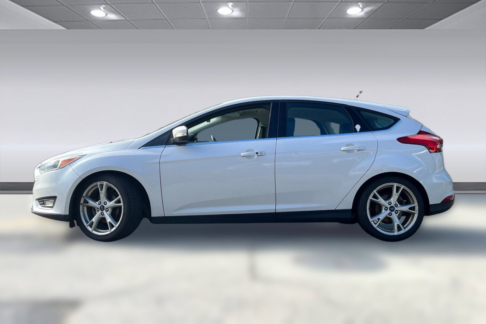 Used 2016 Ford Focus Titanium image 2