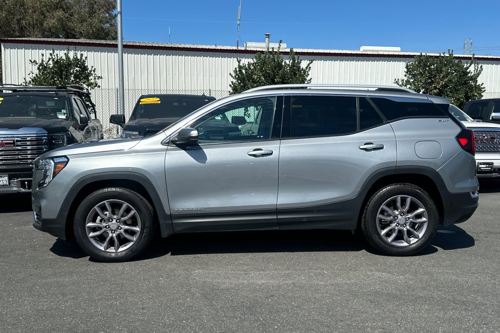 Used 2023 GMC Terrain SLT image 7