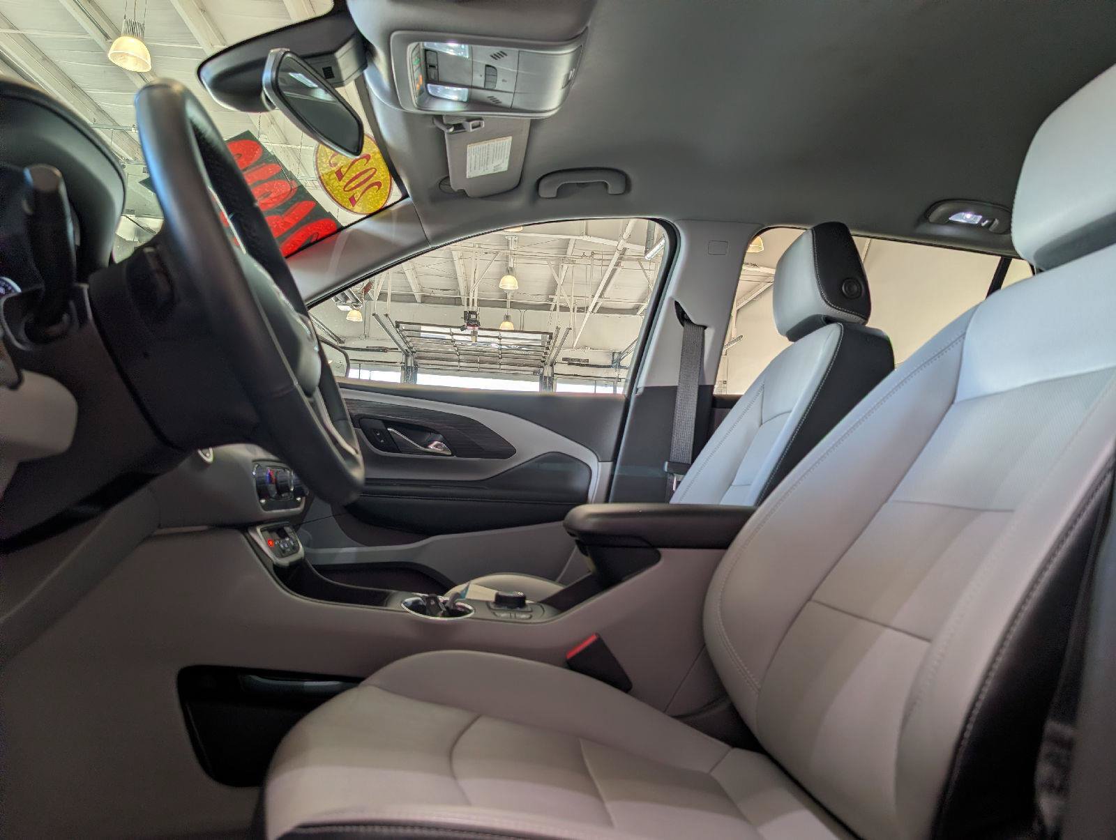 Used 2023 GMC Terrain SLT AWD/4WD image 12