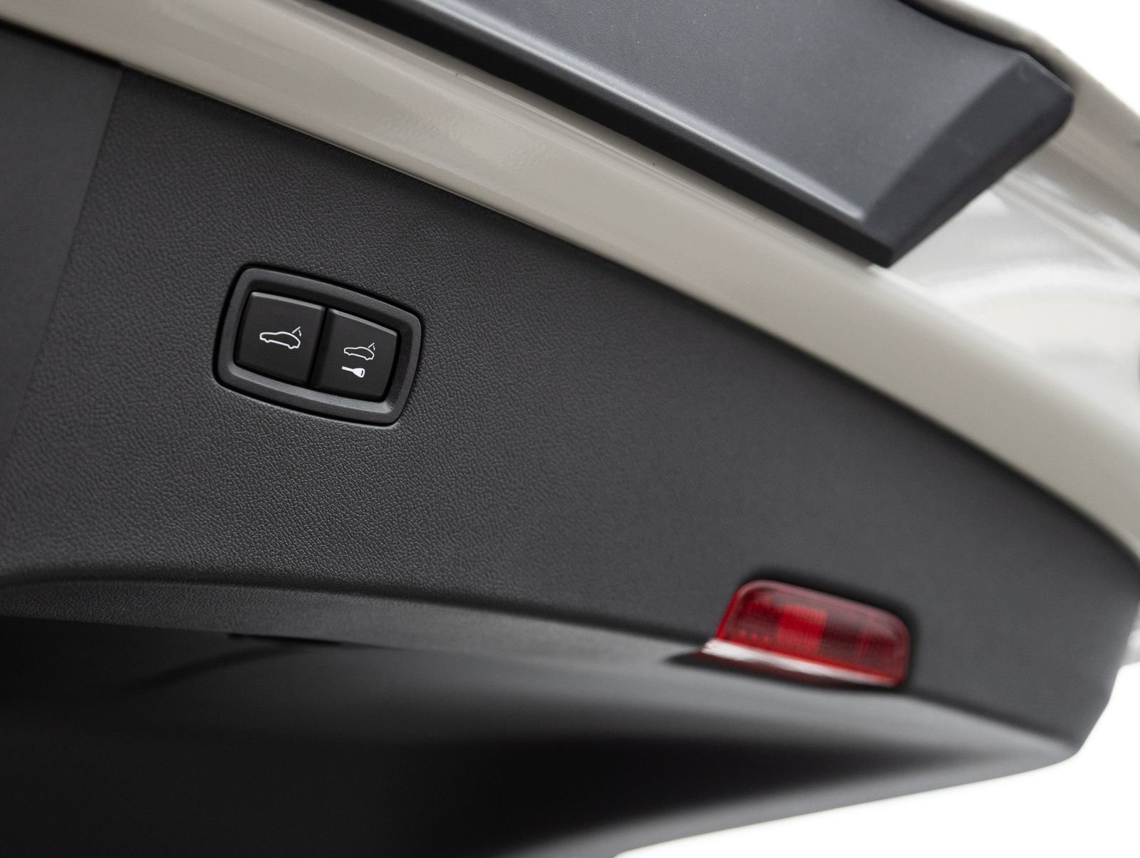 Certified 2026 Porsche Cayenne Turbo AWD/4WD image 31