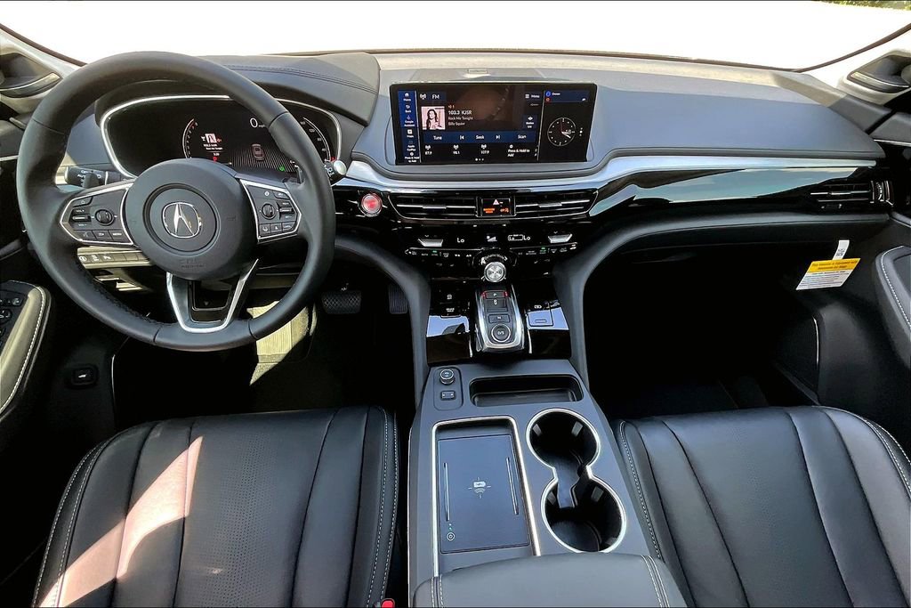 Used 2025 Acura MDX w/ Technology Package image 2