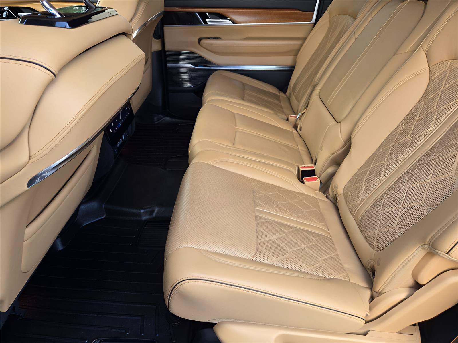 Used 2022 Jeep Grand Wagoneer Series III w/ Flexible Seating Group AWD/4WD image 28