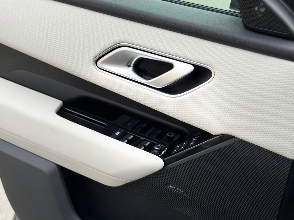 Used 2022 Land Rover Range Rover Velar R-Dynamic S image 21