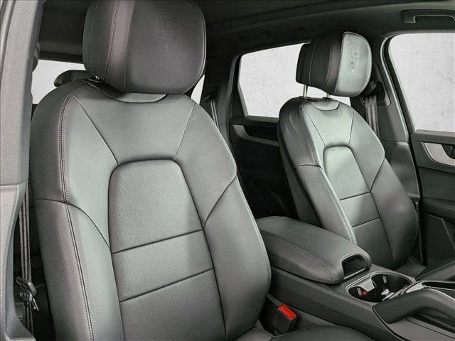 Certified 2025 Porsche Cayenne AWD/4WD image 24