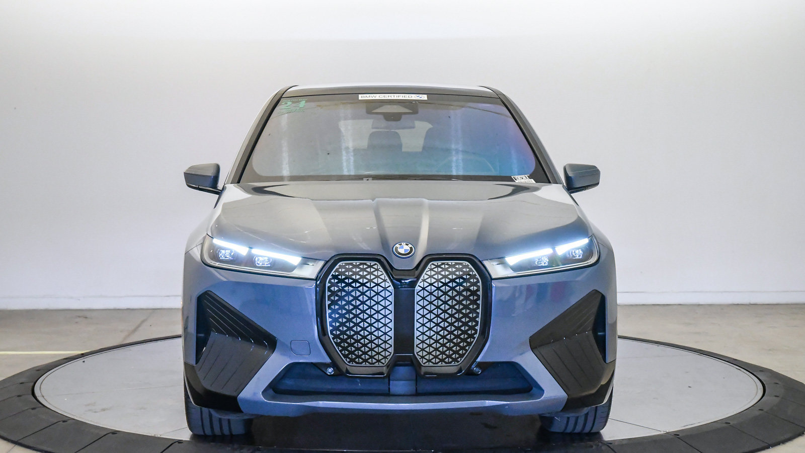 Used 2024 BMW iX xDrive50 w/ Sport Package AWD/4WD image 7