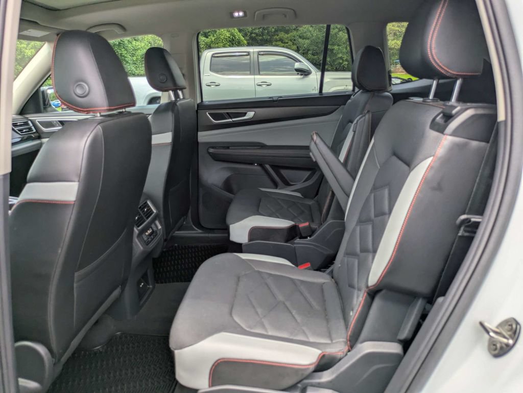 Used 2024 Volkswagen Atlas Peak Edition SEL AWD/4WD image 16