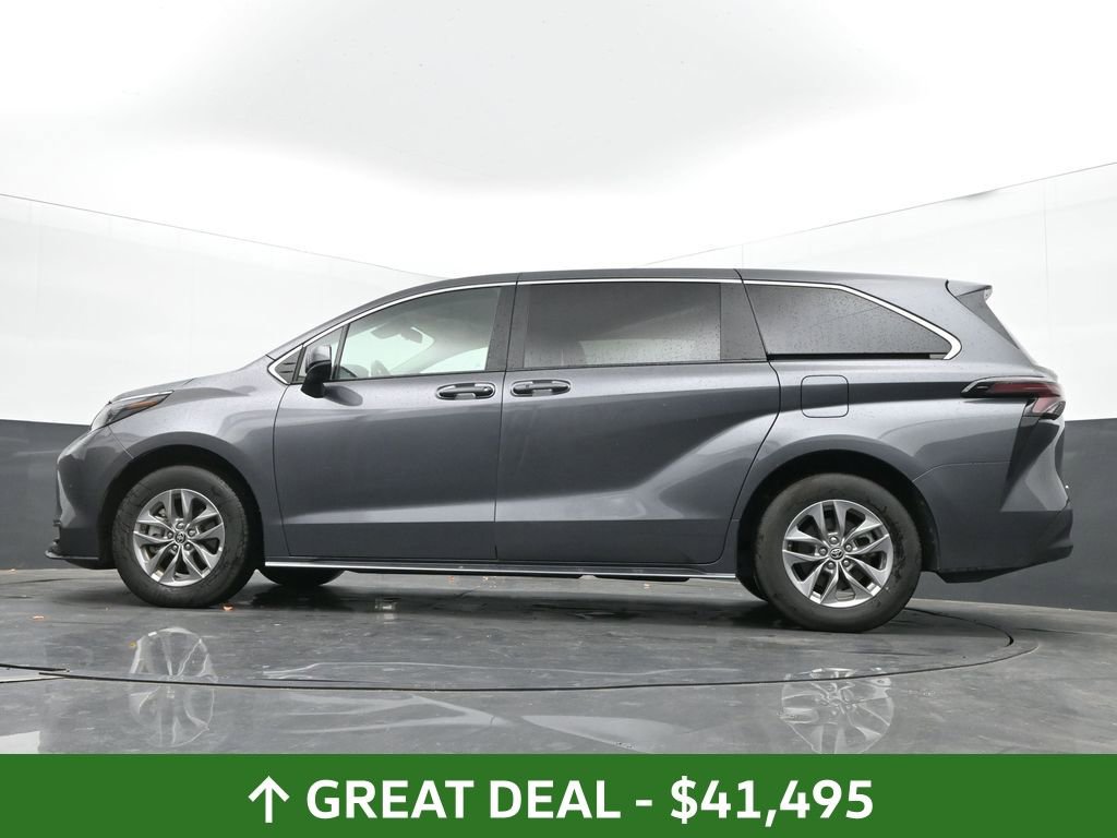 Used 2025 Toyota Sienna LE image 46