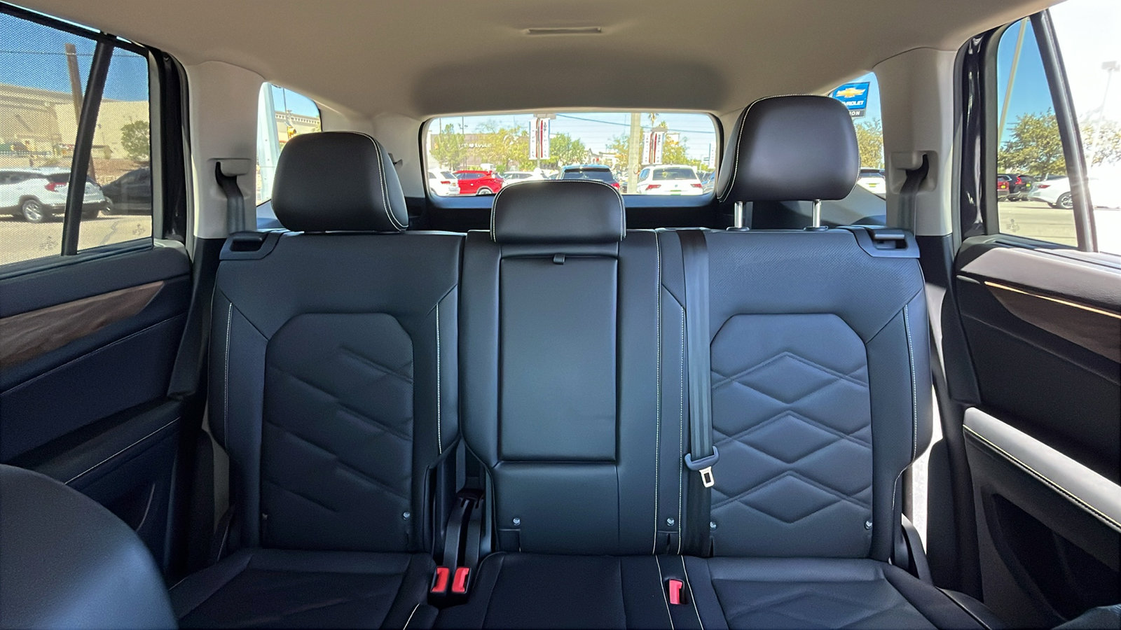 Used 2024 Volkswagen Atlas SE w/ Black Wheel Package image 23