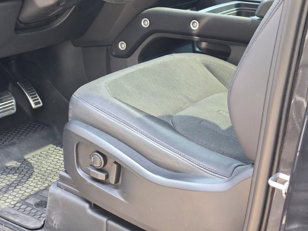 Used 2022 Land Rover Defender 90 Carpathian Edition image 20