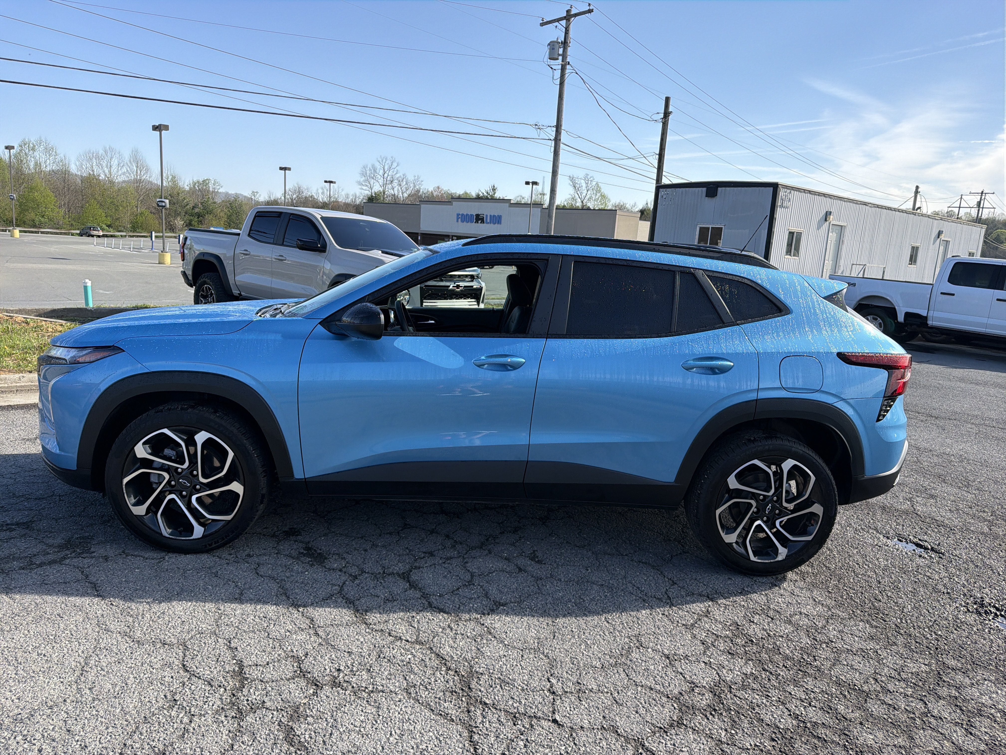 Used 2025 Chevrolet Trax RS w/ Sunroof Package FWD image 10