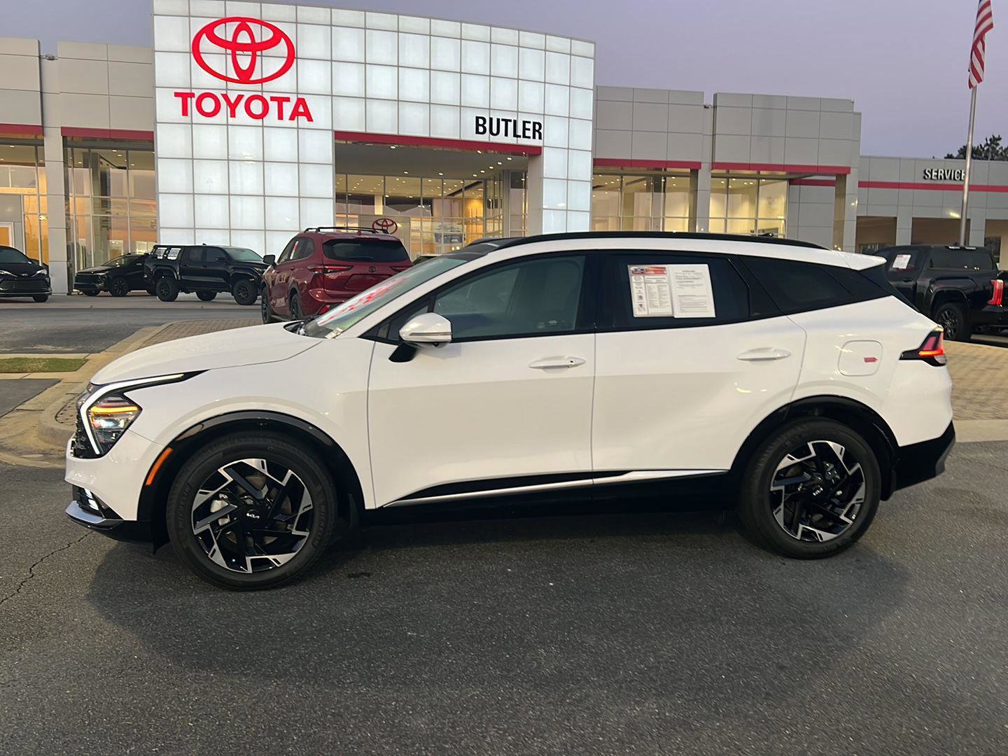 Used 2023 Kia Sportage SX image 3