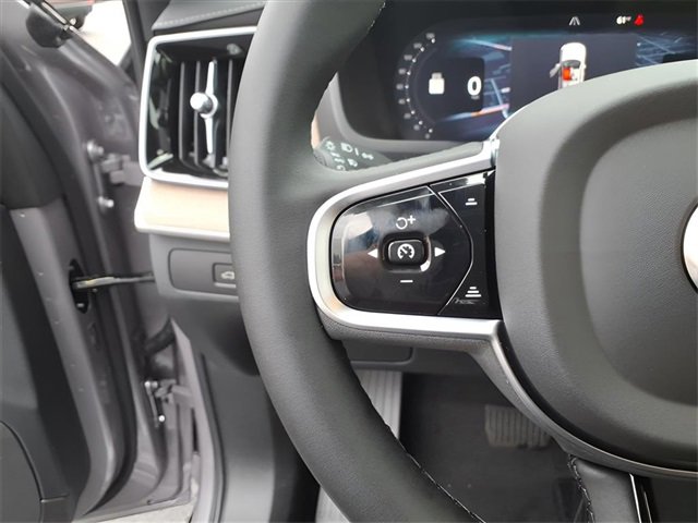 New 2026 Volvo XC90 B6 Plus w/ Protection Package Premier image 14