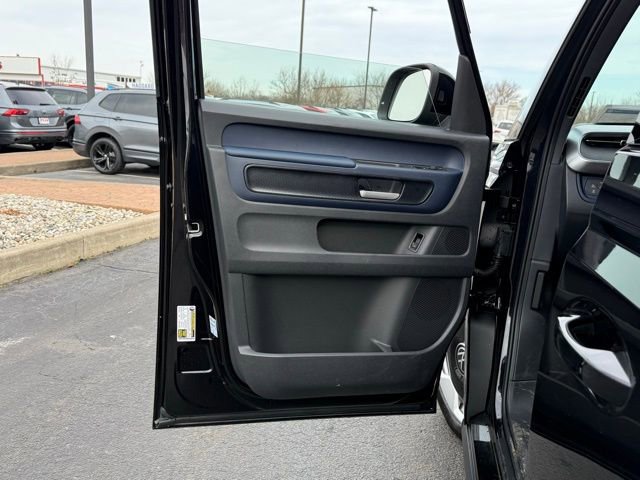 New 2025 Volkswagen ID. Buzz Pro S RWD image 19