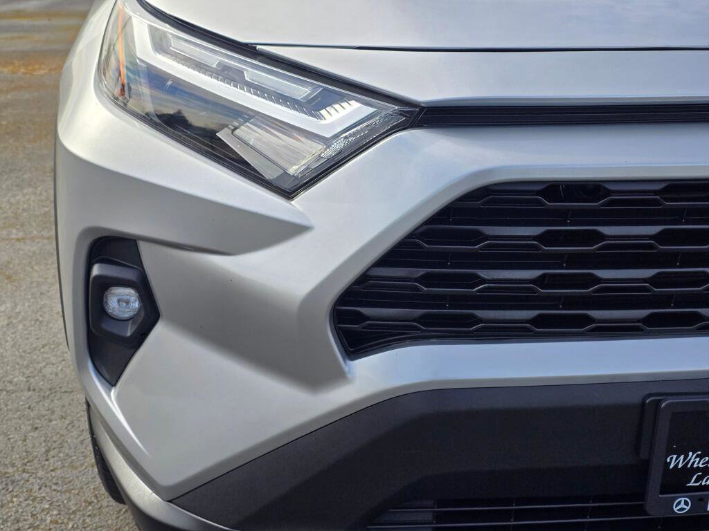 Used 2022 Toyota RAV4 XLE Premium image 32