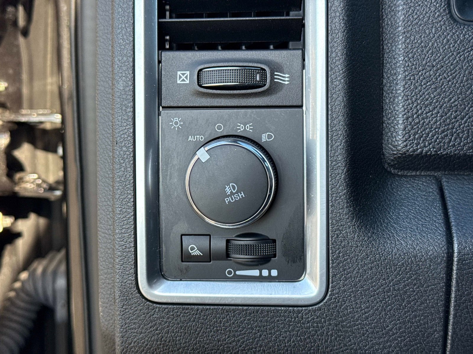 Used 2018 RAM 3500 Laramie Longhorn AWD/4WD image 32