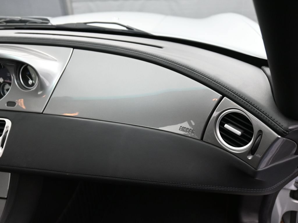 Used 2001 BMW Z8 RWD image 29