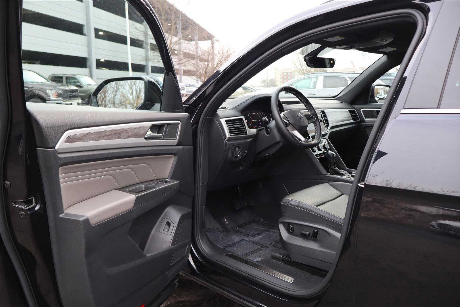 Certified 2023 Volkswagen Atlas Cross Sport SE w/ Black Wheel Package image 12