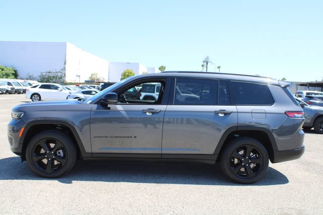 Used 2023 Jeep Grand Cherokee L Laredo AWD/4WD image 7