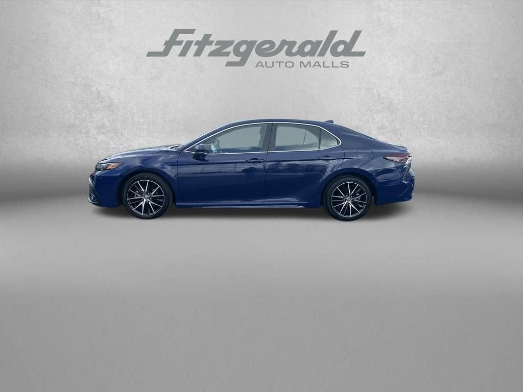 Used 2024 Toyota Camry SE image 4