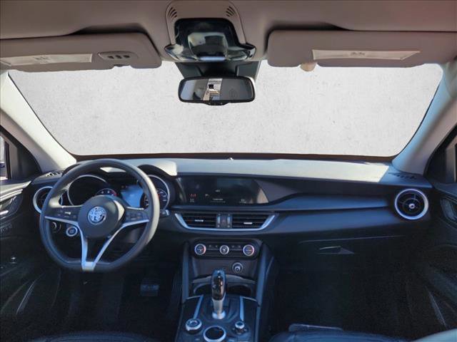 Used 2018 Alfa Romeo Stelvio AWD image 17