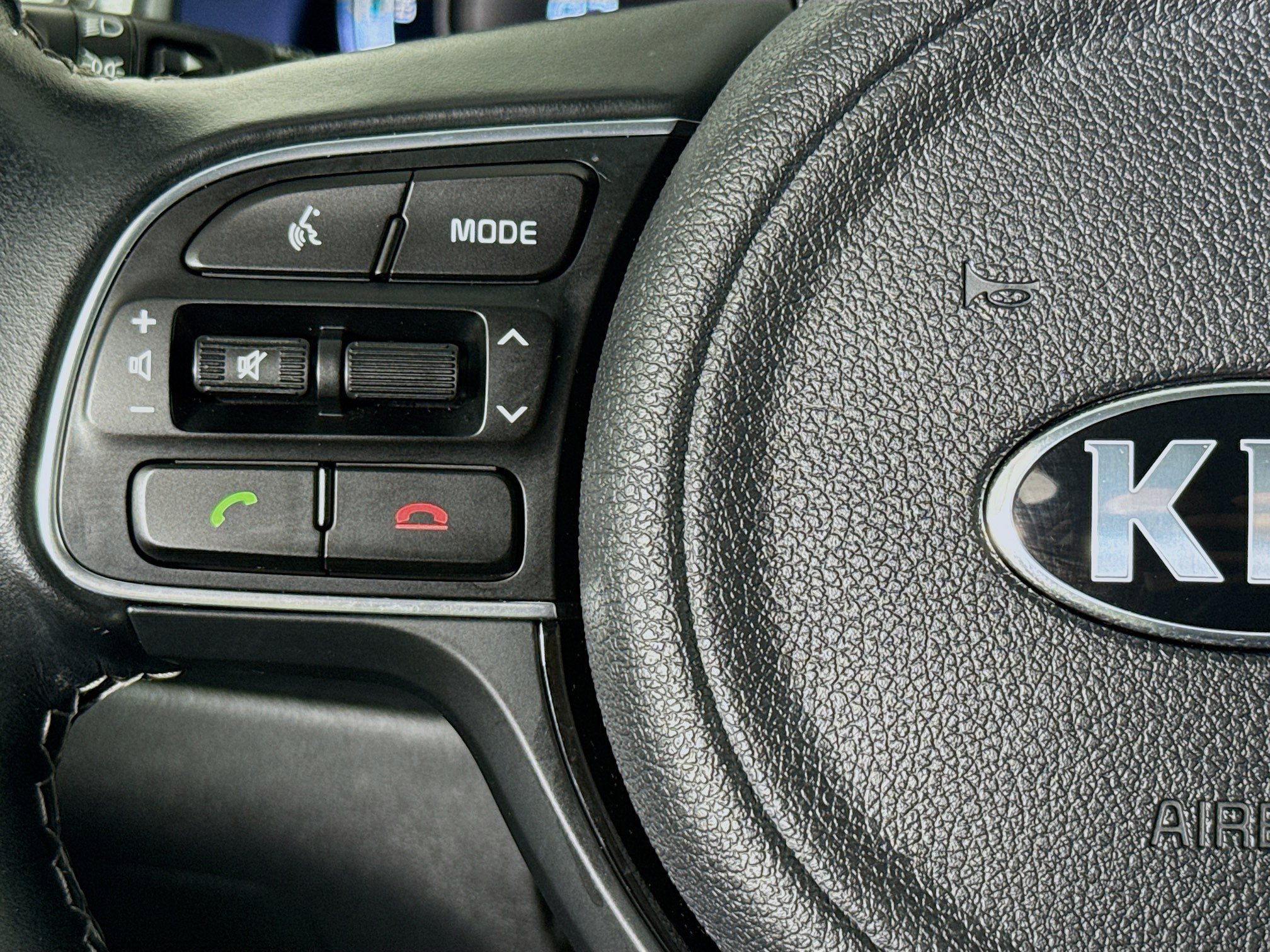 Used 2019 Kia Niro Touring FWD image 11
