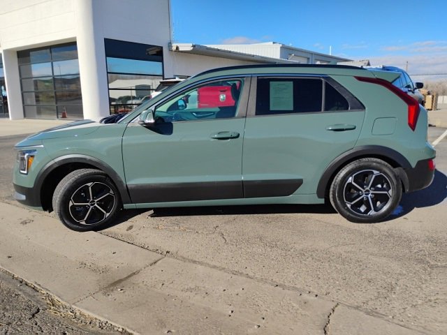 Used 2024 Kia Niro EX image 2