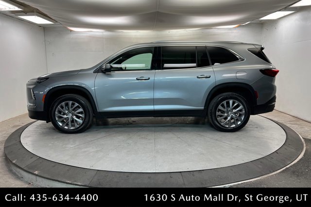 Used 2025 Buick Enclave Preferred image 2