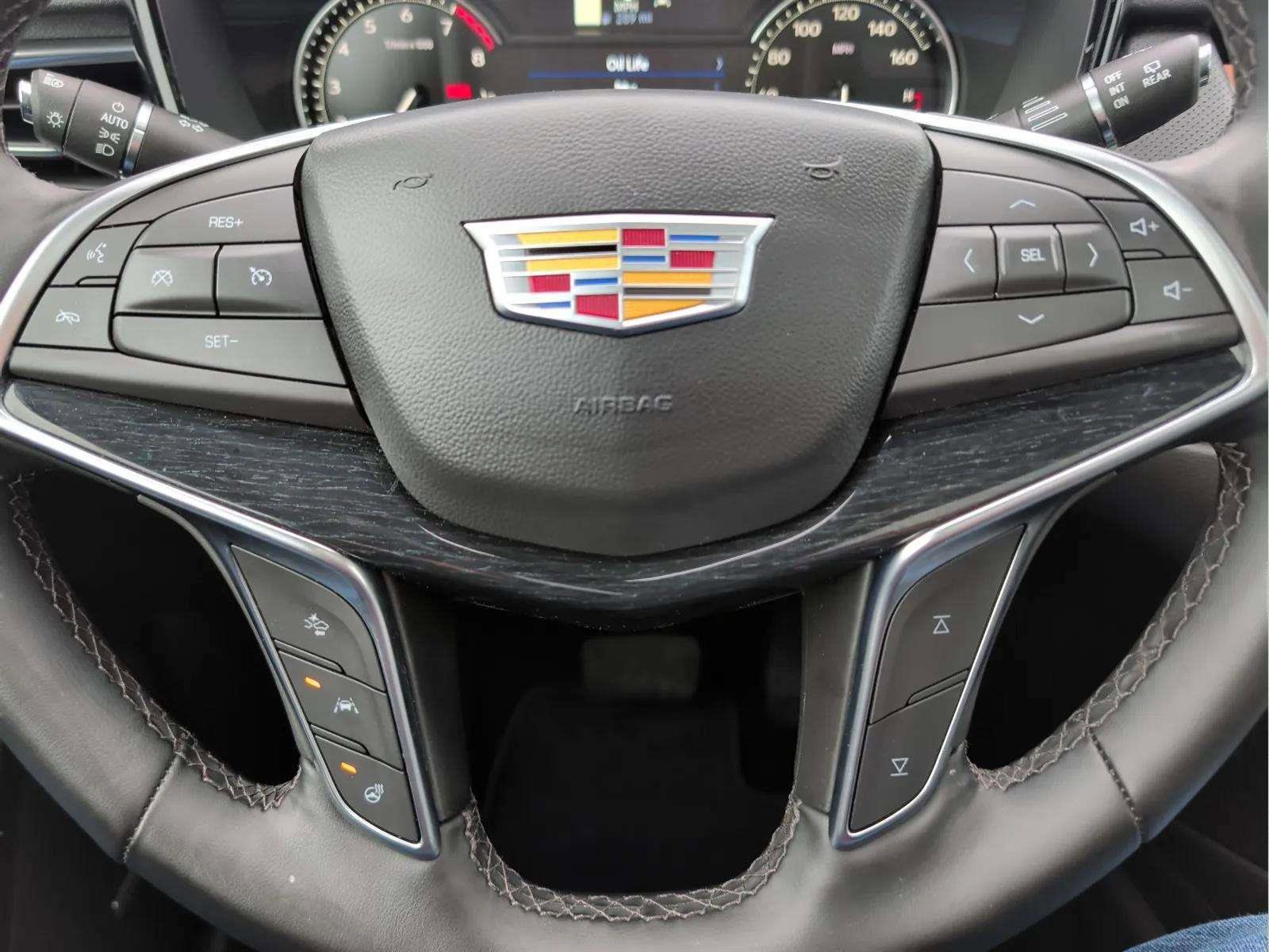 Used 2025 Cadillac XT5 Premium Luxury image 11