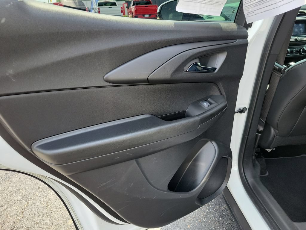 Used 2023 Chevrolet TrailBlazer ACTIV w/ Sun and Liftgate Package FWD image 18