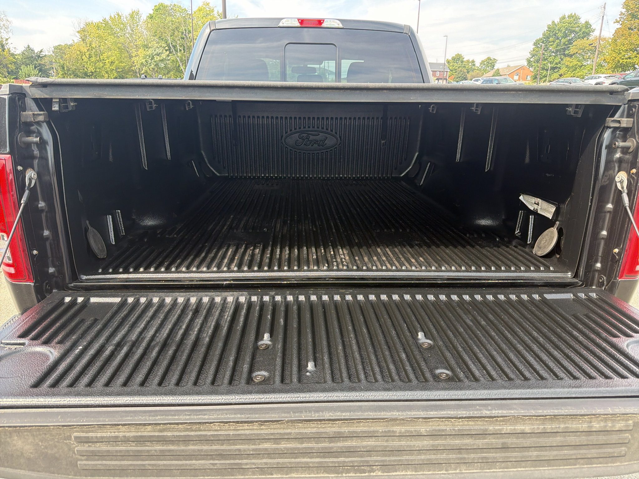 Used 2017 Ford F150 XLT w/ Equipment Group 302A Luxury AWD/4WD image 9