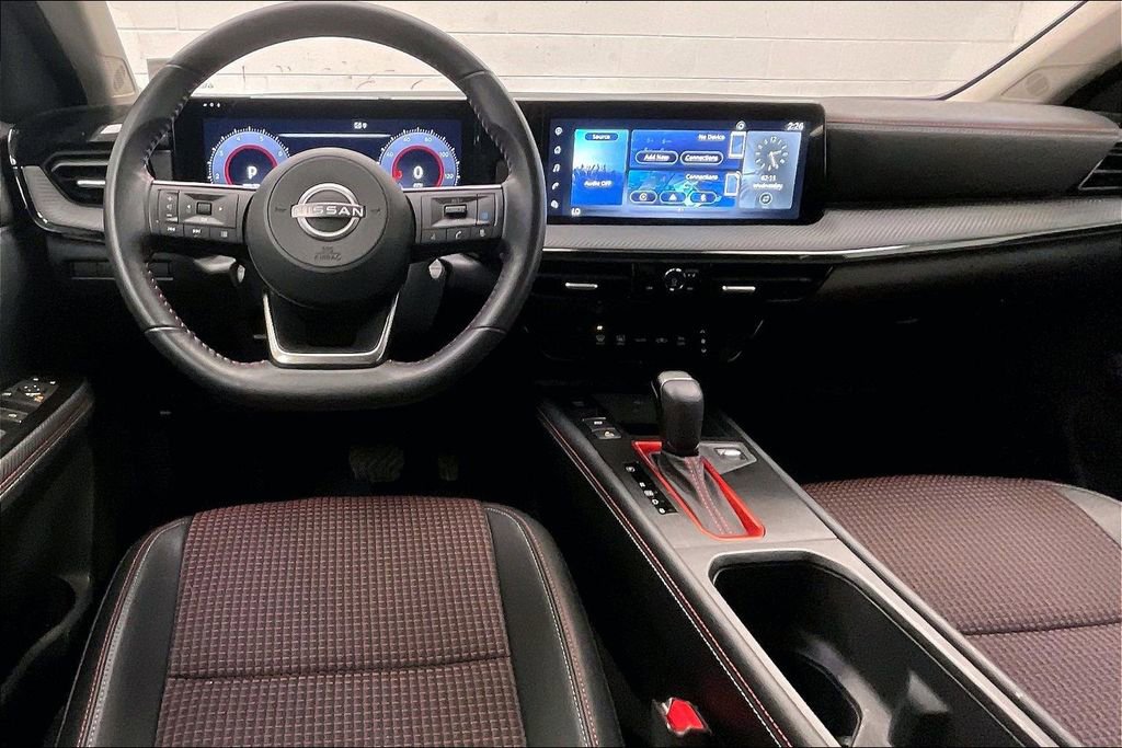 Used 2025 Nissan Kicks SR AWD/4WD image 4